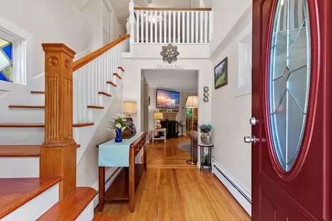 Entry Way - 5 Mayflower Ave, Wareham, MA 02571 photo 1 of 3