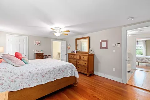 Bedroom - 5 Mayflower Ave, Wareham, MA 02571 photo 2 of 4