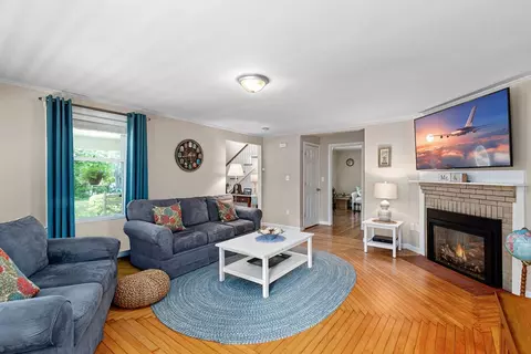 Living - 5 Mayflower Ave, Wareham, MA 02571 photo 2 of 2