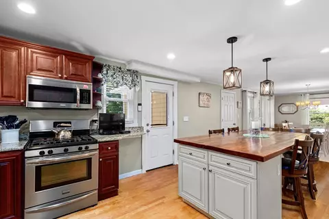 Kitchen - 5 Mayflower Ave, Wareham, MA 02571 photo 3 of 3