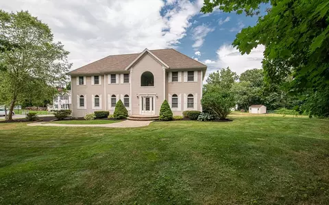 123 Russell St, Peabody, MA 01960