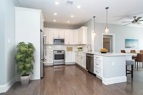 8 Sanborn St # 4003, Reading, MA 01867