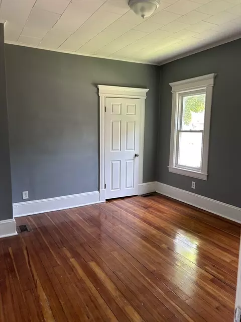 385 Orange St, Springfield, MA 01108 photo 10