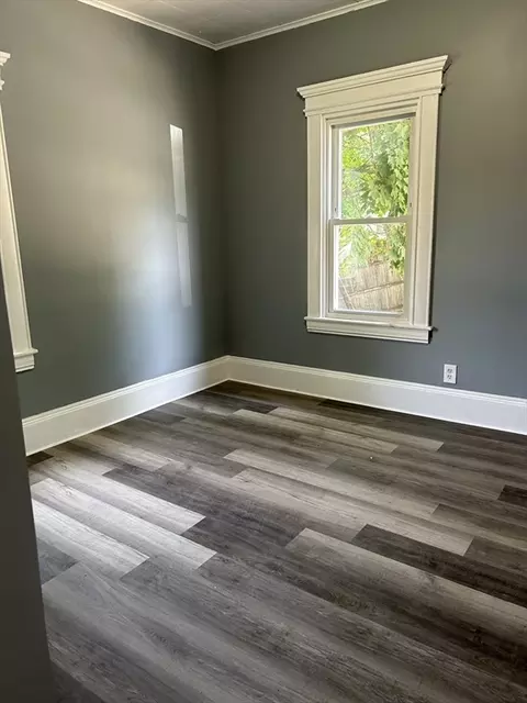 385 Orange St, Springfield, MA 01108 photo 9