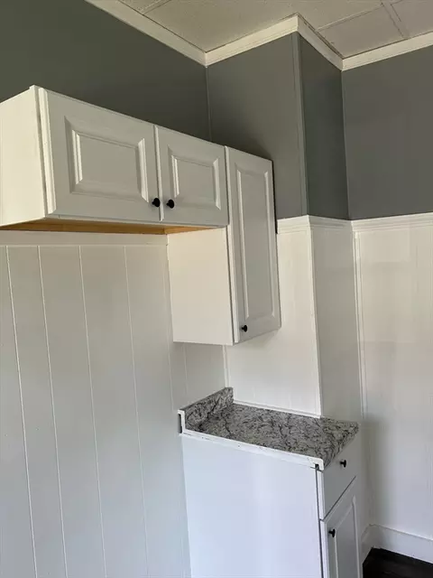 385 Orange St, Springfield, MA 01108 photo 6
