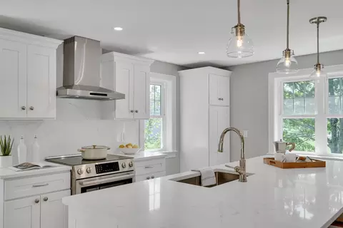 956 Waltham St, Lexington, MA 02421