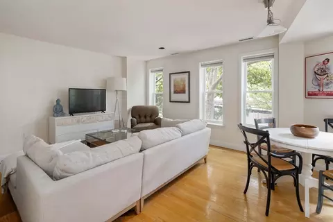 2 Chestnut St #12, Cambridge, MA 02139