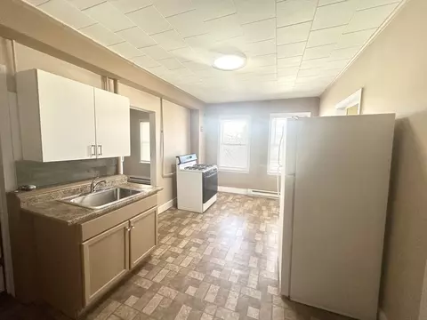 60 School St, Chicopee, MA 01013 photo 10