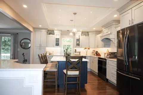 22 Anderson St, Fall River, MA 02721 photo 4