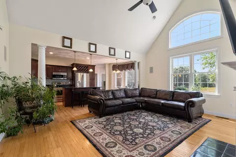 11 Regency Dr, Dracut, MA 01826 photo 8
