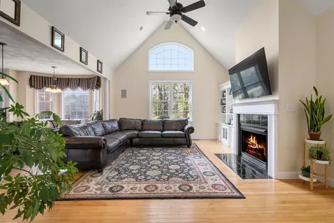 11 Regency Dr, Dracut, MA 01826 photo 6