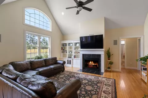 11 Regency Dr, Dracut, MA 01826 photo 7