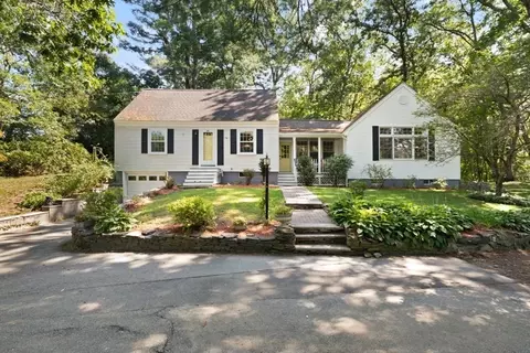 6 County Rd # R, Andover, MA 01810