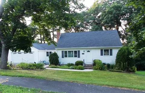 121 Fort Meadow Dr, Hudson, MA 01749