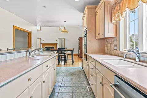 20 Constitution Rd, Stoneham, MA 02180 photo 12