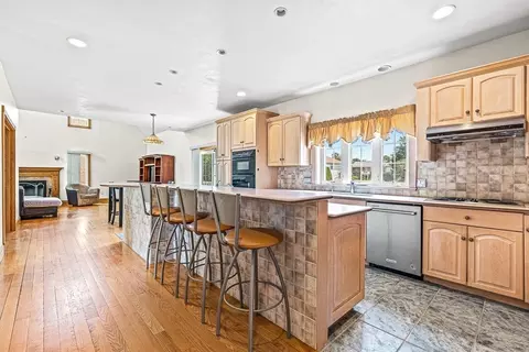 20 Constitution Rd, Stoneham, MA 02180 photo 14