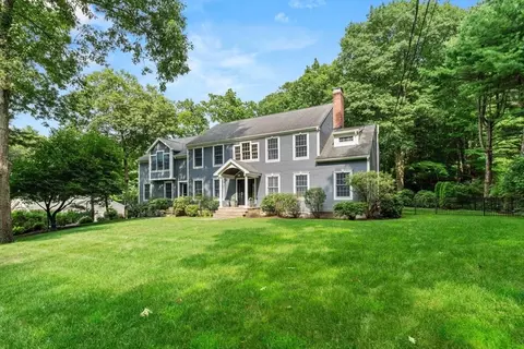 20 Rolling Ln, Dover, MA 02030