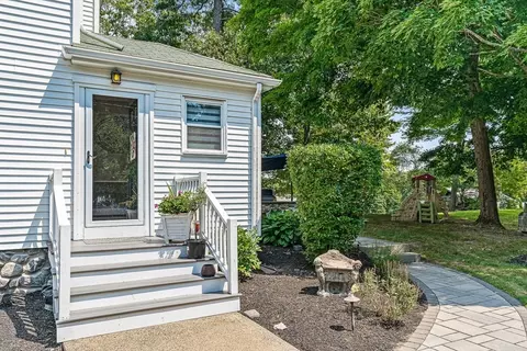 69 Maple St, Middleton, MA 01949 photo 25