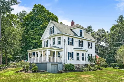 69 Maple St, Middleton, MA 01949 photo 2