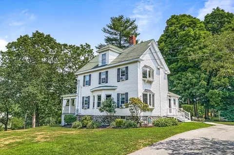 69 Maple St, Middleton, MA 01949 photo 3