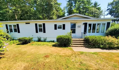 16 Foxtail Dr, Kingston, MA 02364