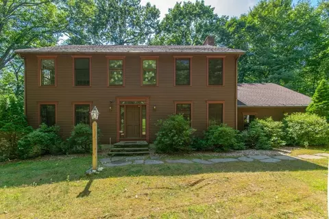 12 Rustlewood Rdg, Northampton, MA 01062