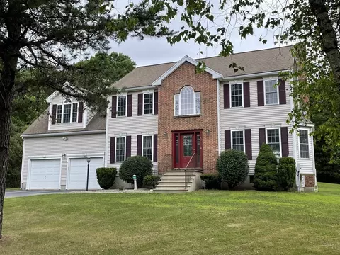 45 Blueberry Hl, Webster, MA 01570