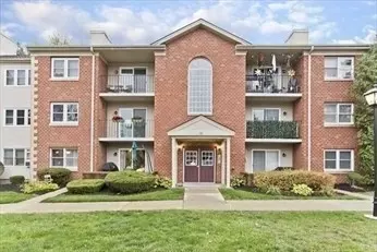 14 Maple Crest Cir #B, Holyoke, MA 01040