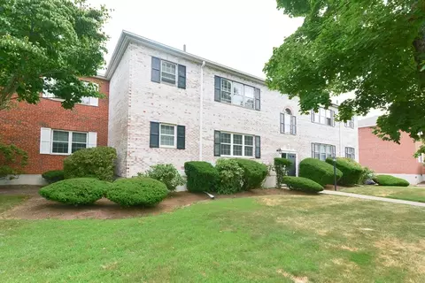 149 Lake Shore Rd #2, Boston, MA 02135