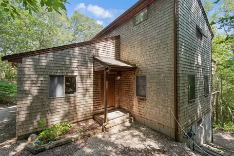24 Wilson Rd, Falmouth, MA 02543