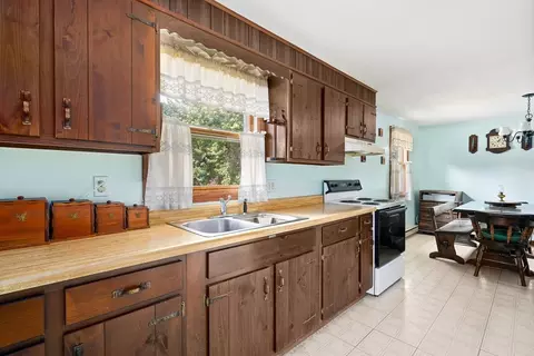 Kitchen - 10 Concord Dr, Easthampton, MA 01027 photo 1 of 3