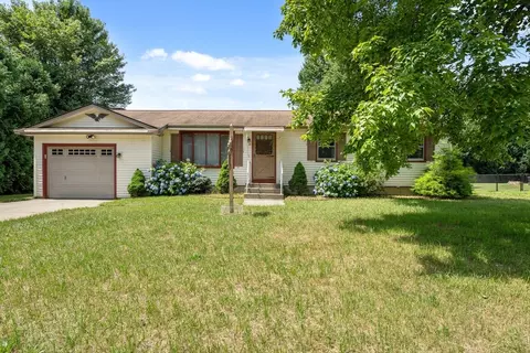 10 Concord Dr, Easthampton, MA 01027