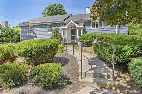 107 Ellis Farm Ln, Melrose, MA 02176