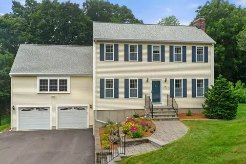 10 Overlook Dr, Franklin, MA 02038