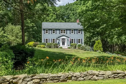 8 Shannon Cir, Westford, MA 01886
