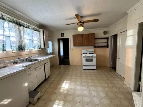 84 W Main St, Ware, MA 01082 photo 5