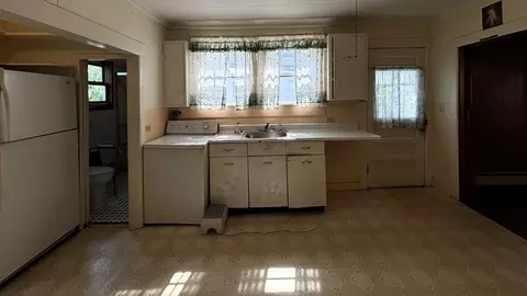 84 W Main St, Ware, MA 01082 photo 8