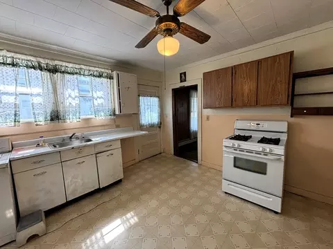 84 W Main St, Ware, MA 01082 photo 6