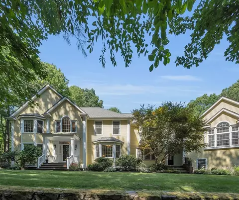 157 Lancaster Rd, North Andover, MA 01845