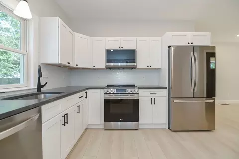 47 Forest Dr, Mashpee, MA 02649 photo 9