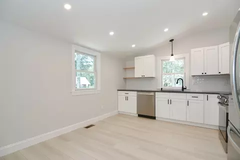 47 Forest Dr, Mashpee, MA 02649 photo 7