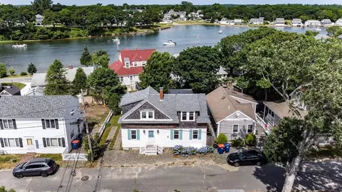 6 Dogwood Ln, Wareham, MA 02571