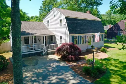 31 W Pond Rd, Plymouth, MA 02360