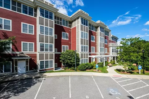 35 Commonwealth Ave #202, Chestnut Hill, MA 02467