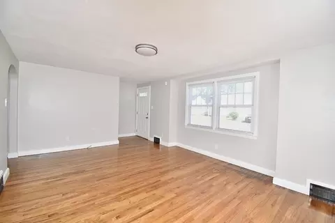 Living - 21 Barton St, Springfield, MA 01104 photo 2 of 7