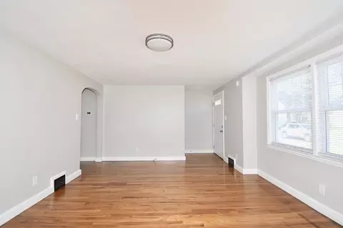 Living - 21 Barton St, Springfield, MA 01104 photo 1 of 7
