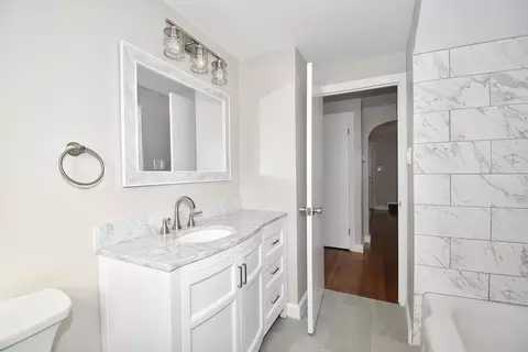 Bath - 21 Barton St, Springfield, MA 01104 photo 3 of 5