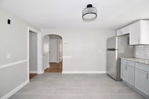 Entry Way - 21 Barton St, Springfield, MA 01104 photo 1 of 1