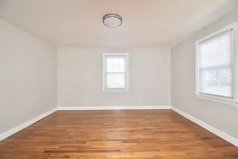 Living - 21 Barton St, Springfield, MA 01104 photo 5 of 7