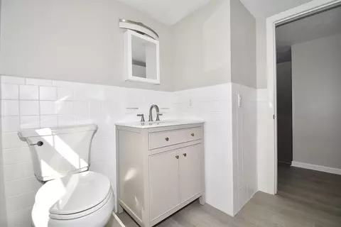 Bath - 21 Barton St, Springfield, MA 01104 photo 4 of 5